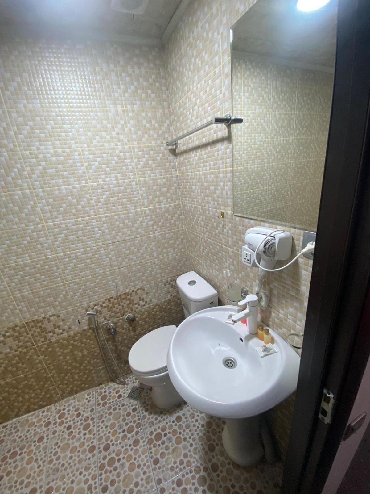 Avi Hotel Baku Exterior photo